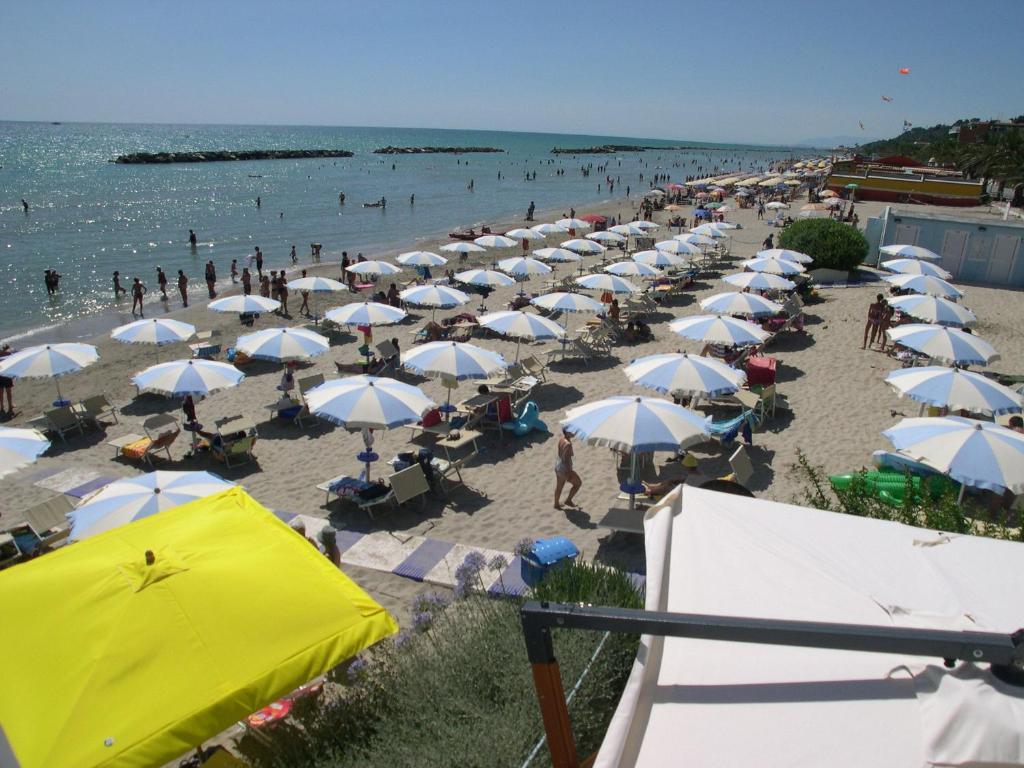 Residence I Delfini Cupra Marittima Exterior foto