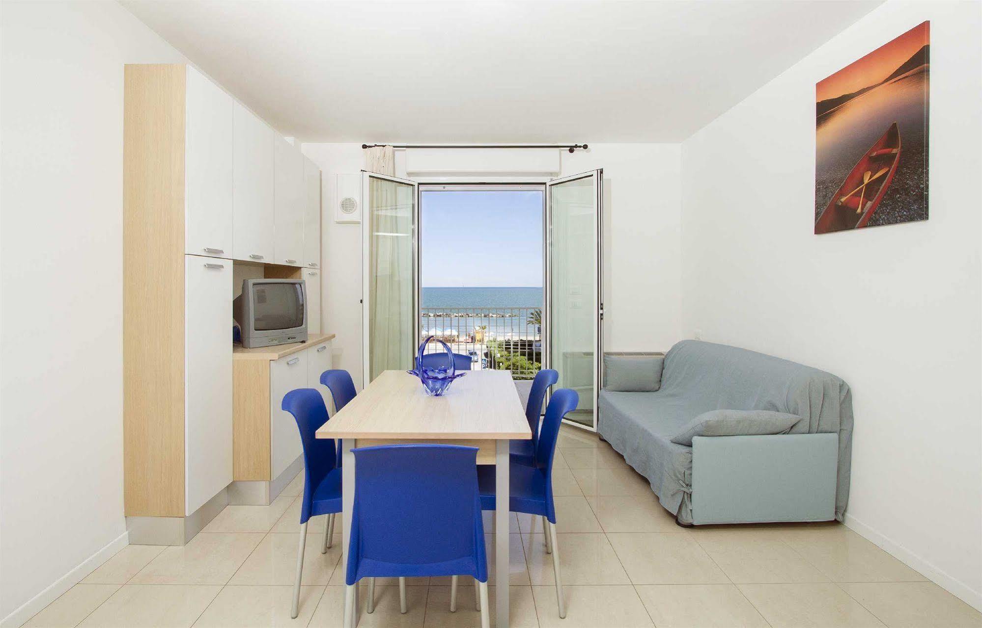 Residence I Delfini Cupra Marittima Exterior foto